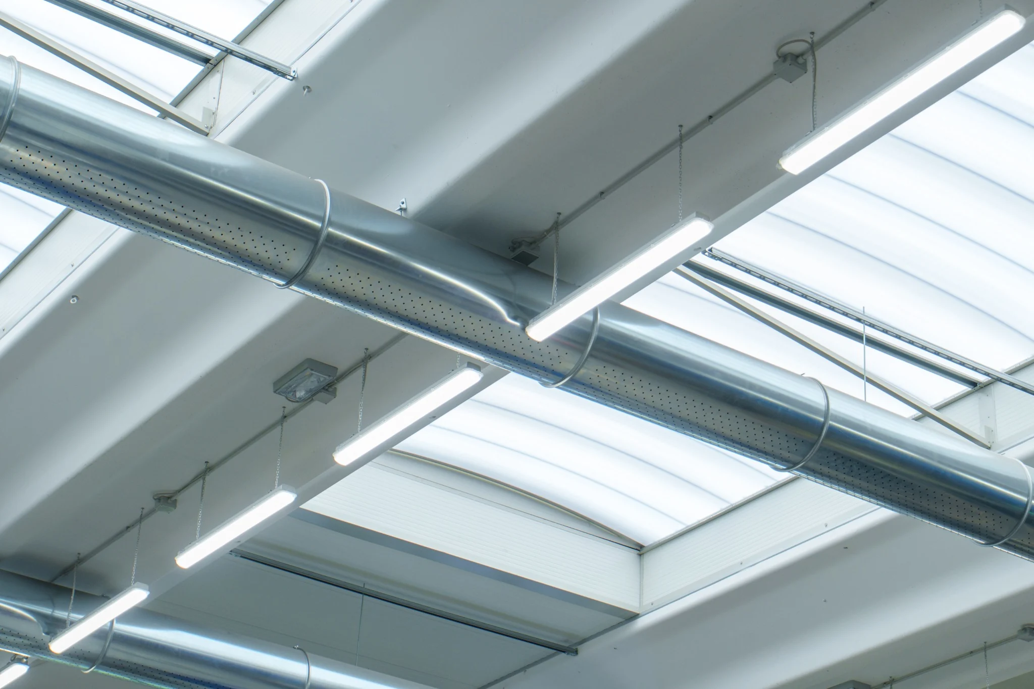 Illuminazione degli ambienti industriali e degli uffici STS a Cellatica