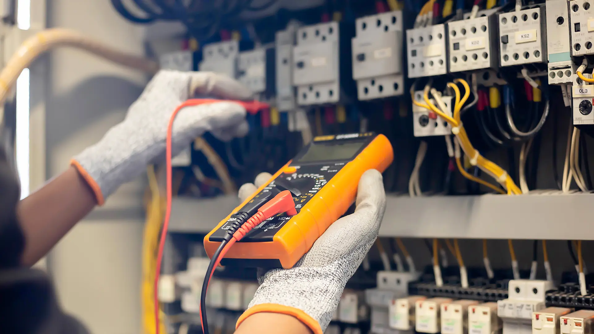 Impianti Elettrici per aziende e industrie - Bontempi Impianti - Brescia Impianti Elettrici per aziende e industrie - Bontempi Impianti - Brescia
