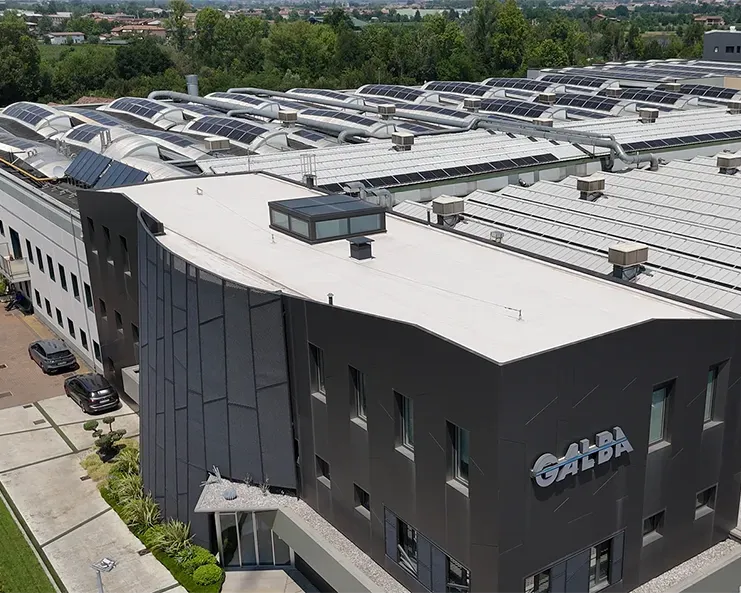 Oltre 40 anni al fianco di Galba — Fotovoltaico — Dettaglio Tetto — Bontempi Impianti