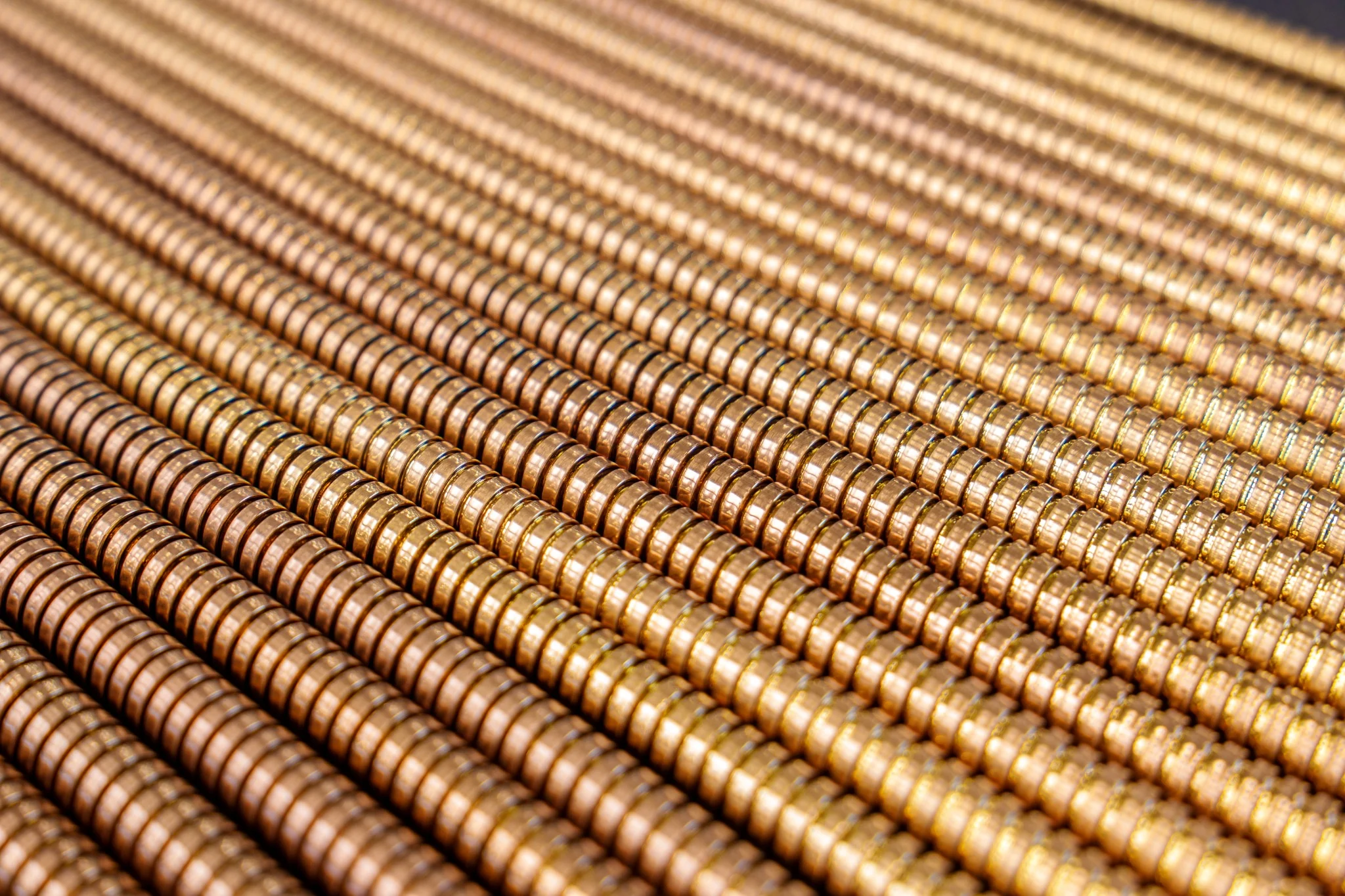 Dettaglio delle superfici e delle finiture metalliche STS